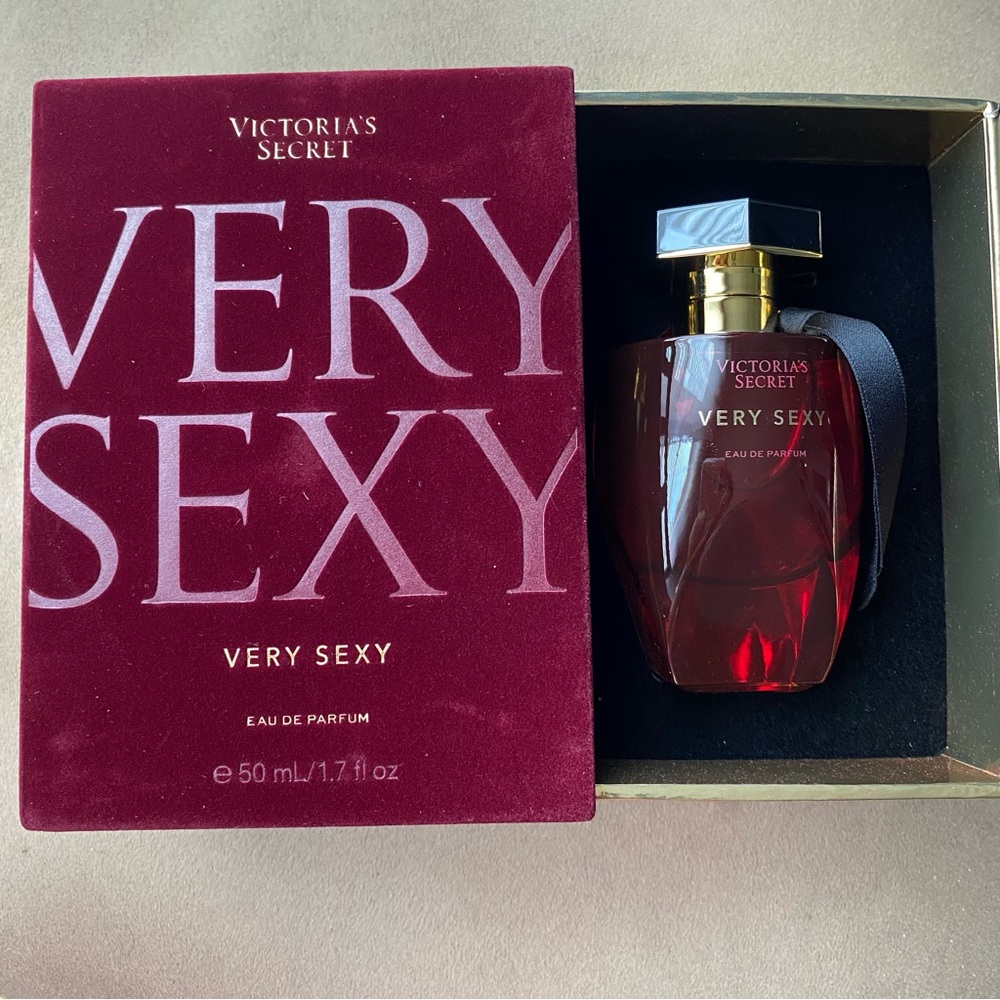 Victoria's Secret Very Sexy Eau De Parfum Spray, 1.7oz